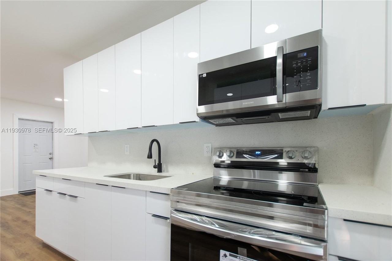 1814 Nw 8th Pl - Photo 7 of 15