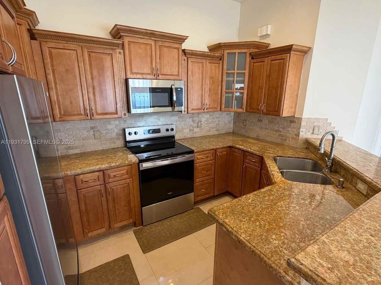 1525 Estancia Cir - Photo 6 of 21