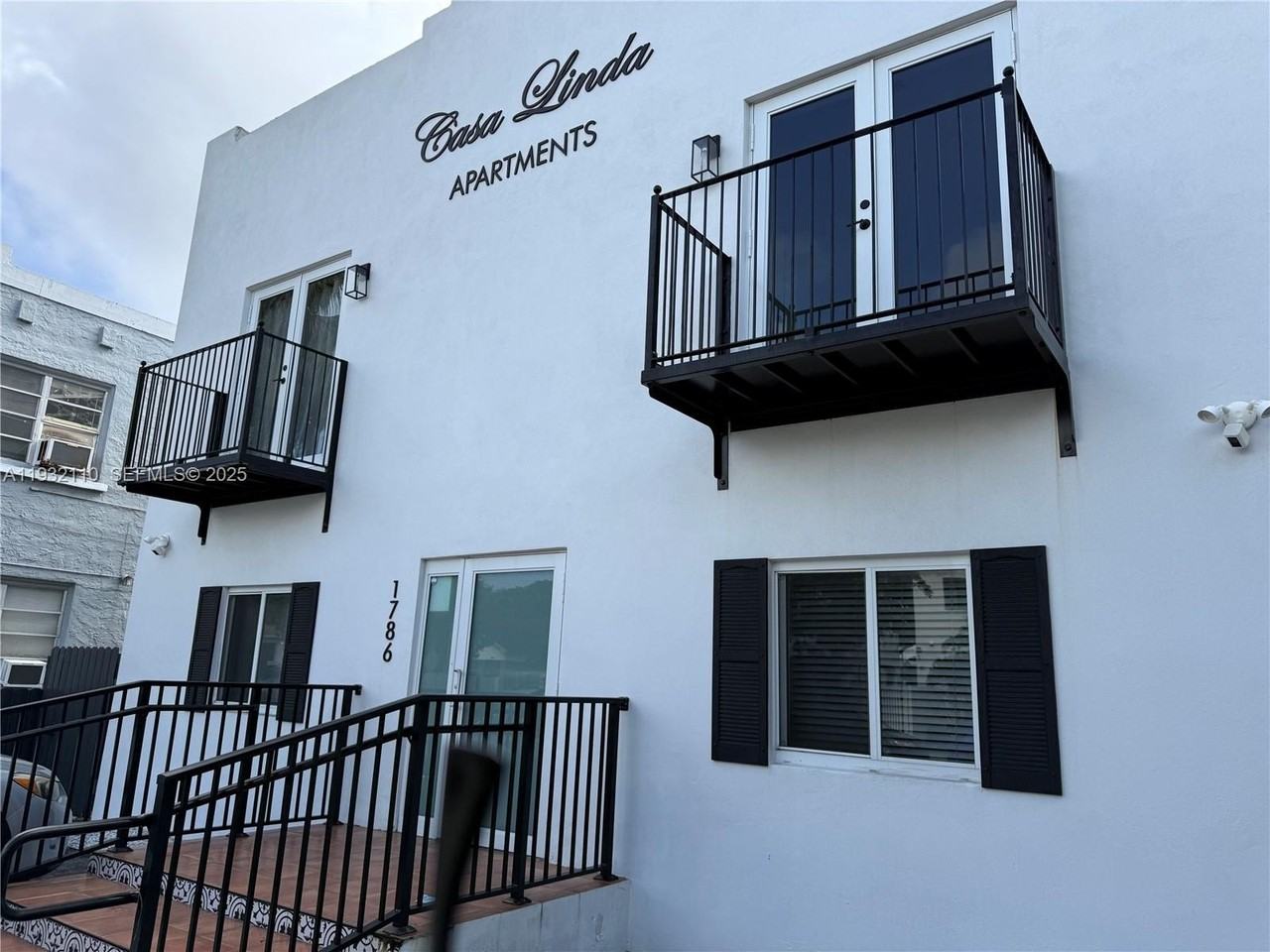 1786 Sw 9th St #4 - Photo 2 of 50