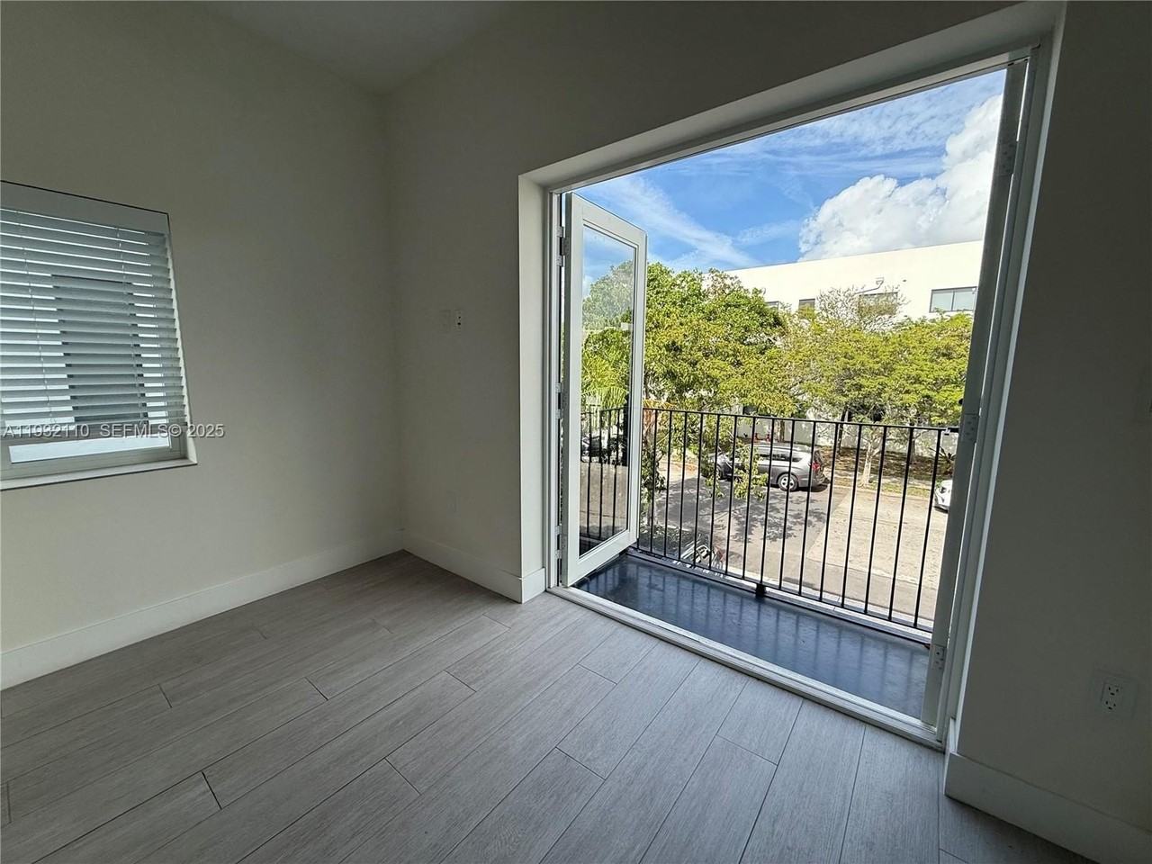 1786 Sw 9th St #4 - Photo 3 of 50