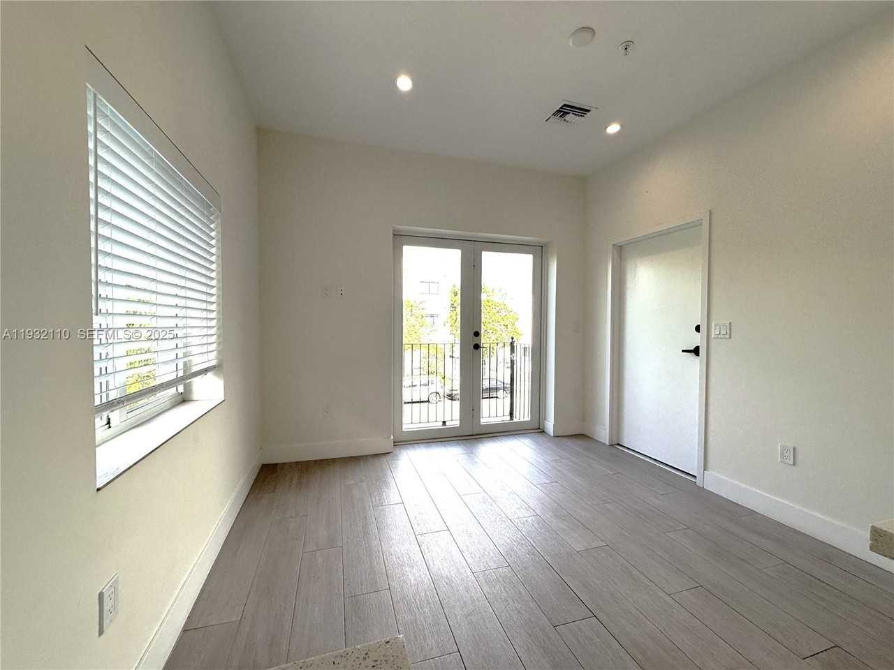 1786 Sw 9th St #4 - Photo 7 of 50