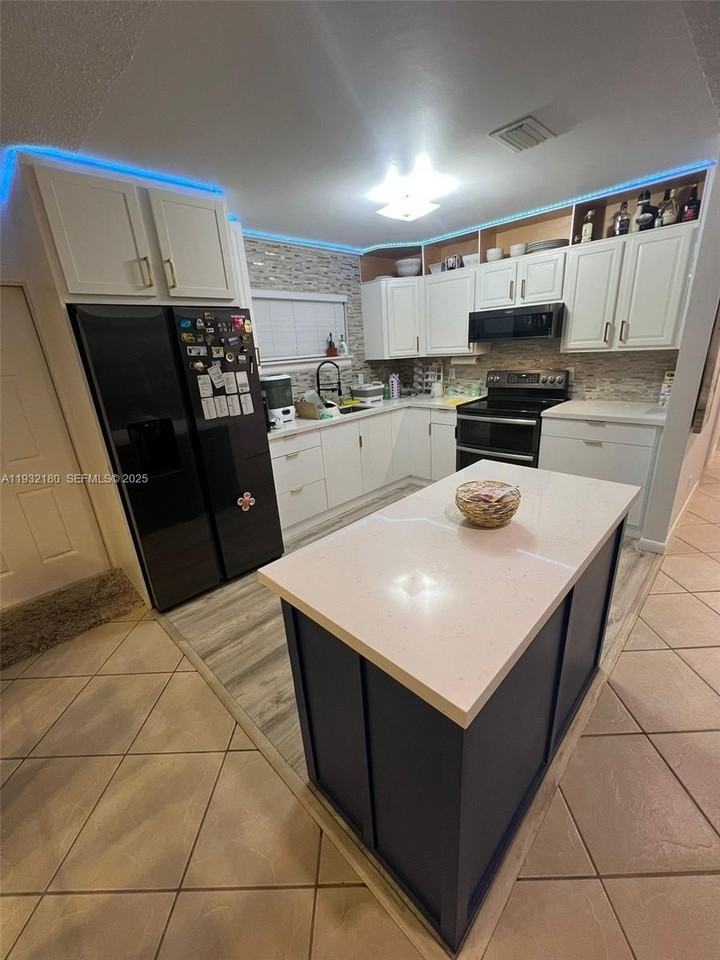 2317 Nw 6th Ct #2317 - Photo 3 of 8