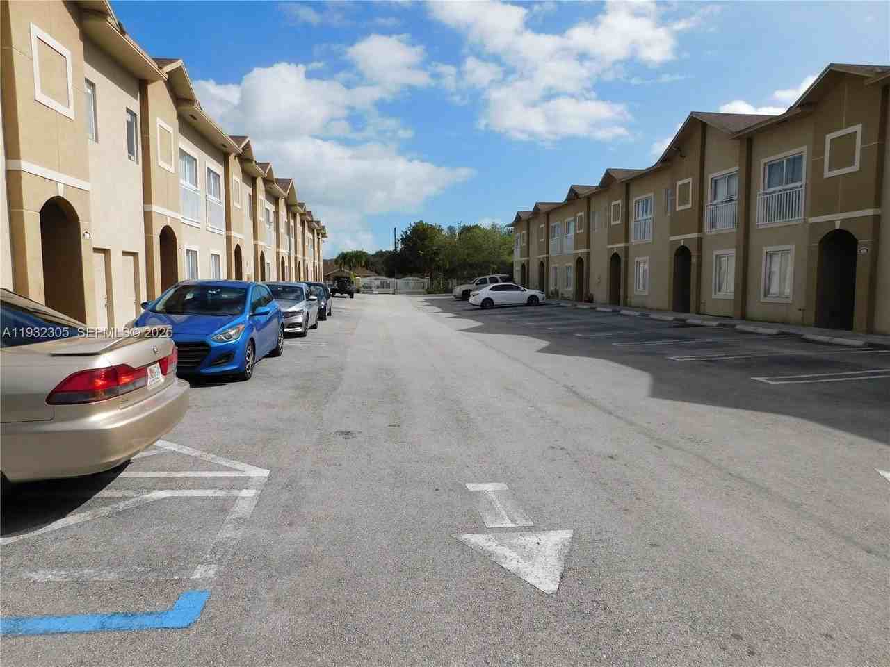 21485 Sw 112th Ave #408 - Photo 3 of 25