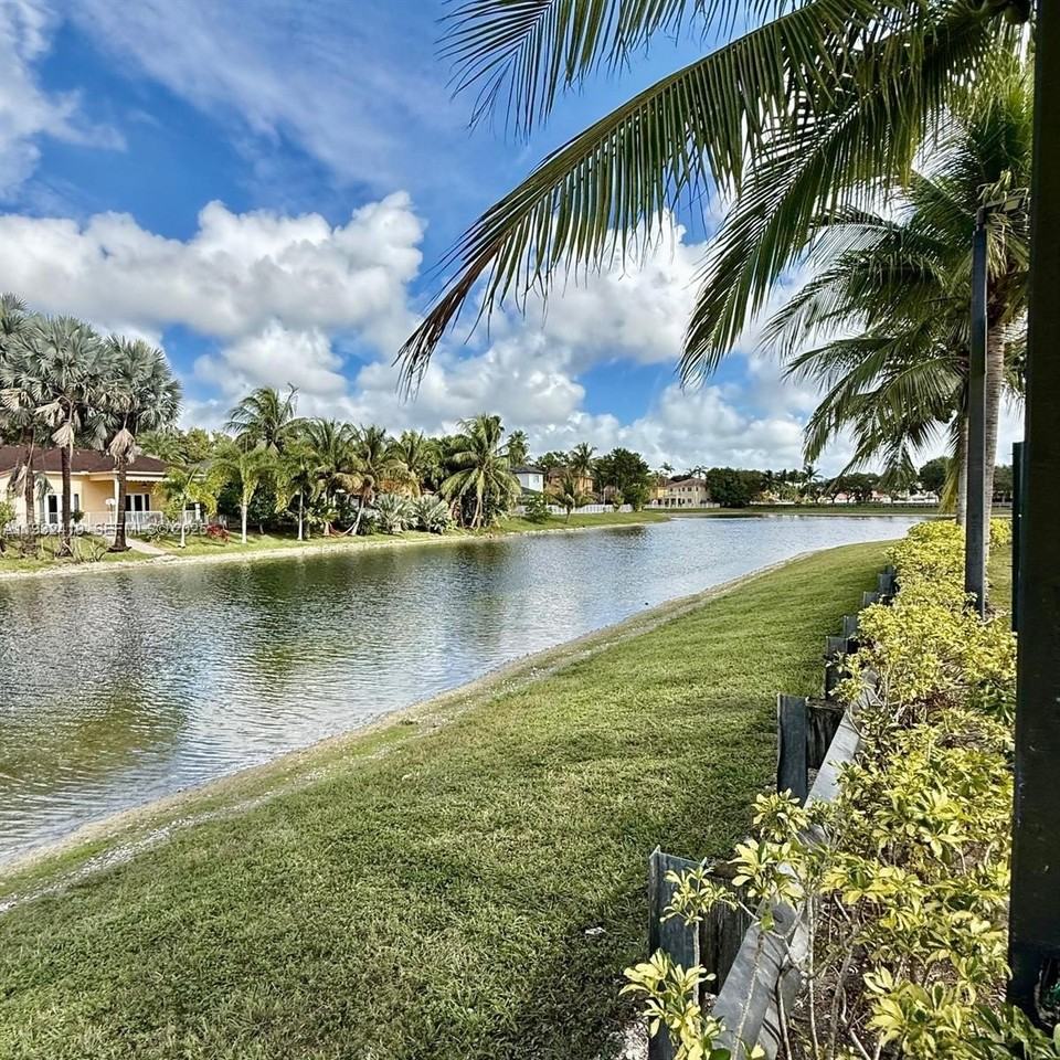 16660 Sw 83rd Ln #16660 - Photo 3 of 28