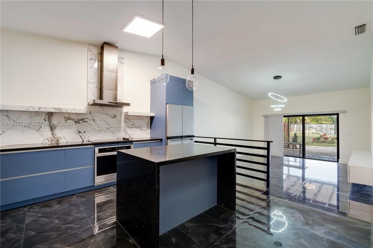 14805 Sw 74th Ln - Photo 5 of 26