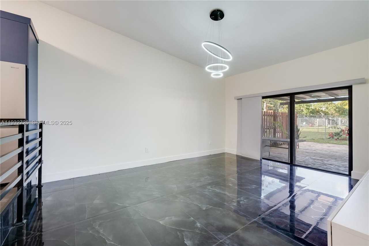 14805 Sw 74th Ln - Photo 7 of 26