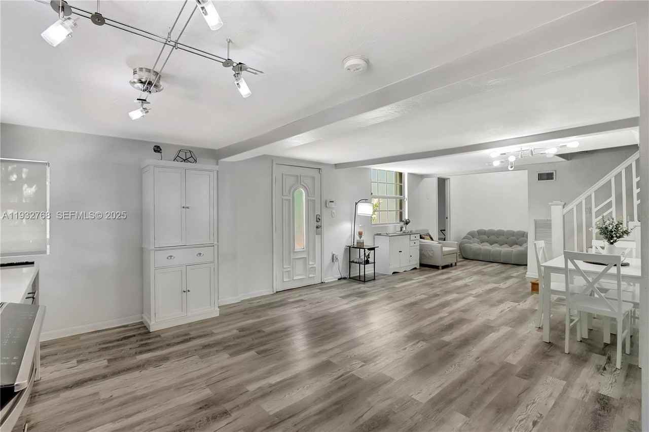 3375 Sw 29th Ter #1 - Photo 4 of 17