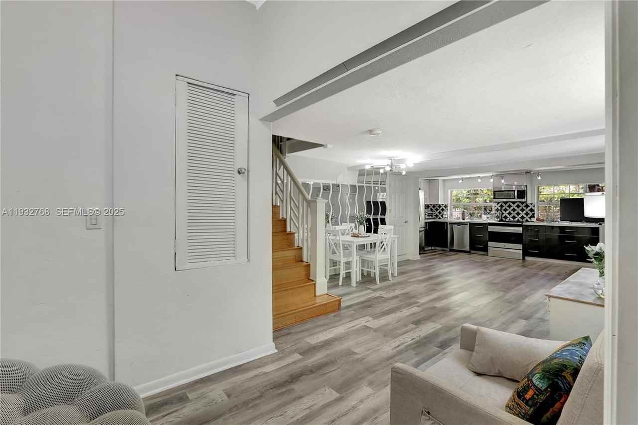 3375 Sw 29th Ter #1 - Photo 5 of 17