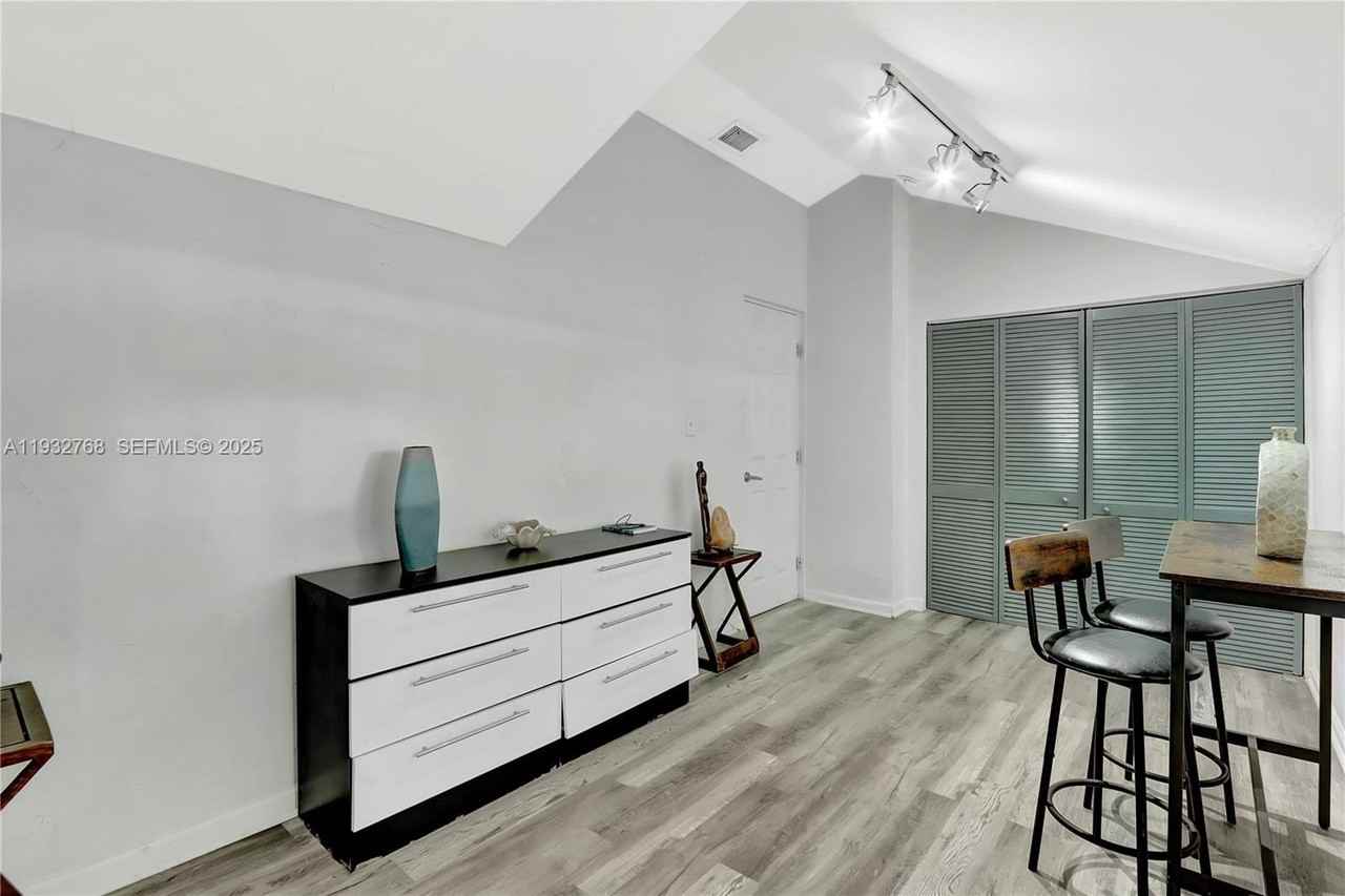 3375 Sw 29th Ter #1 - Photo 7 of 17