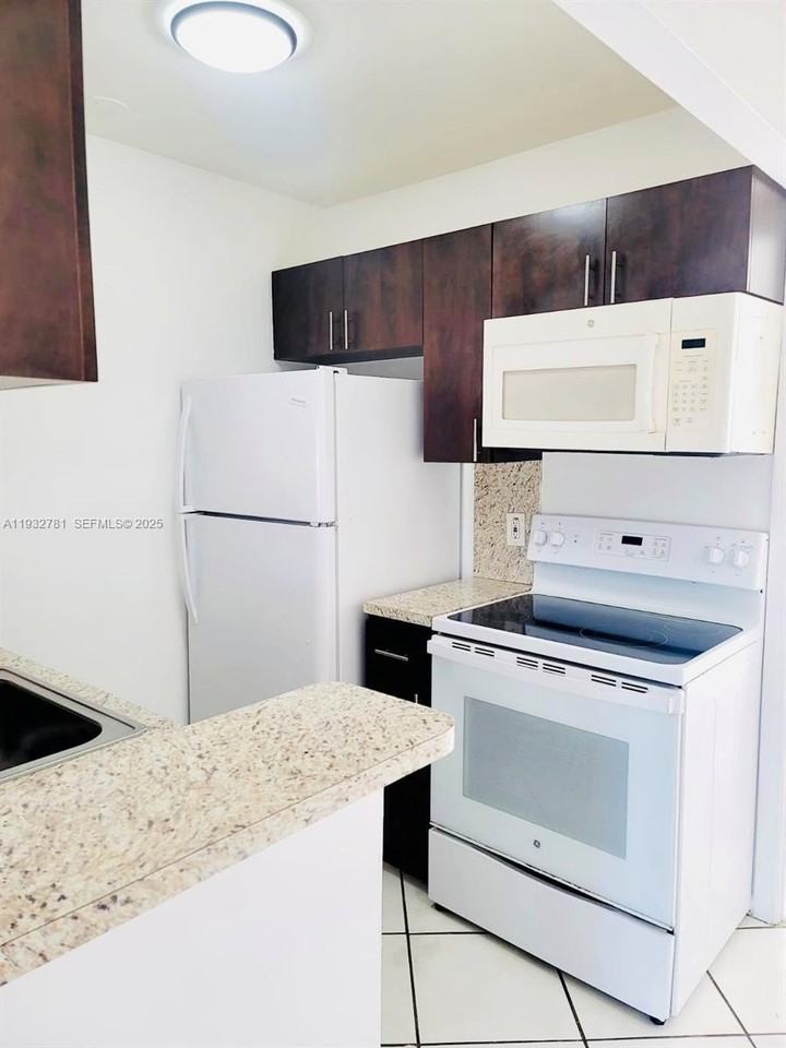 1500 N Congress Ave #A318 - Photo 4 of 17