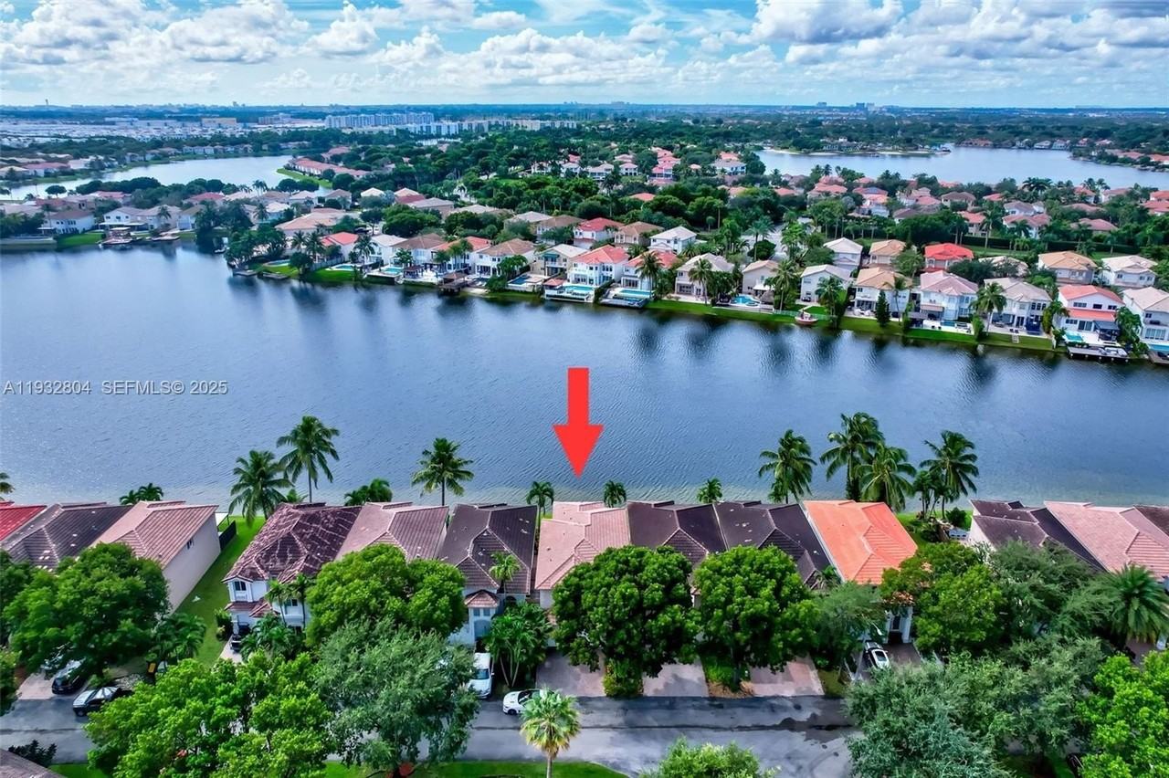 11160 Nw 73rd St #0 - Photo 3 of 45