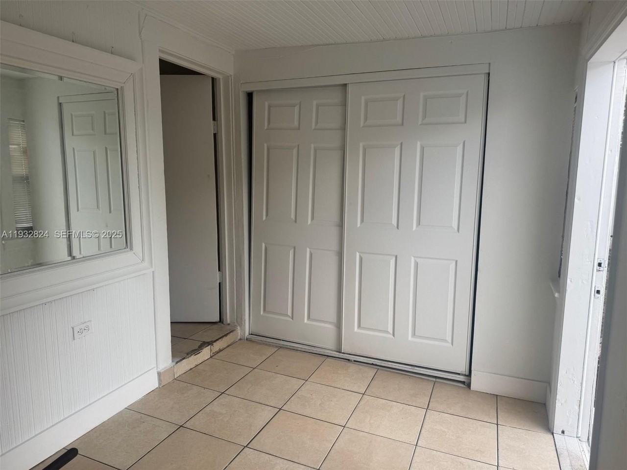 611 S 24th Ave #7 - Photo 3 of 6