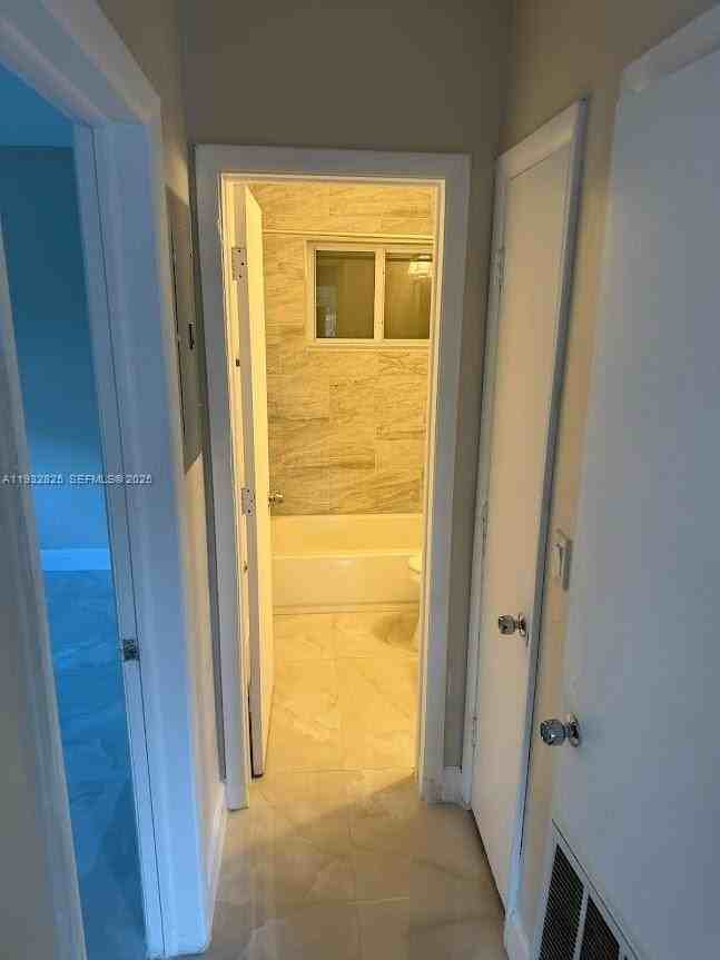 1021 Nw 25th Way #1 - Photo 6 of 8