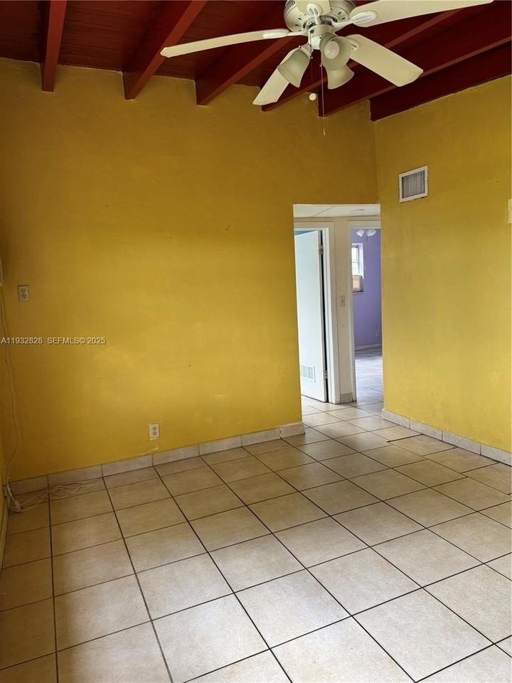 2620 Sw 53rd Ave - Photo 6 of 18