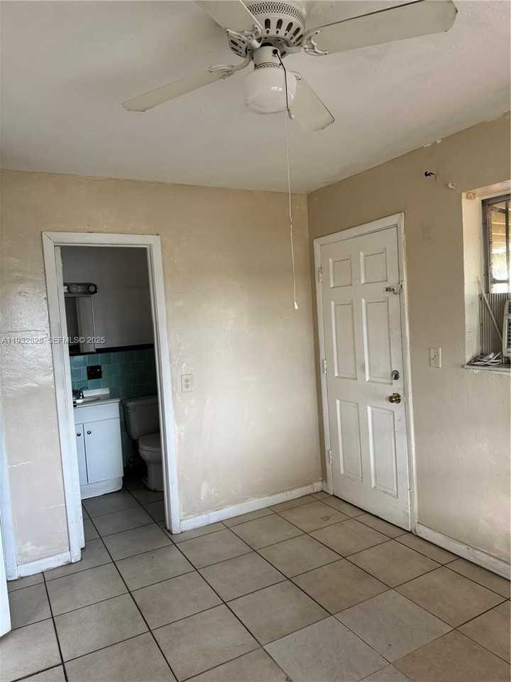 2620 Sw 53rd Ave - Photo 7 of 18