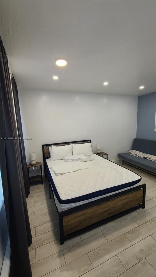 761 Euclid Ave #7 - Photo 3 of 11