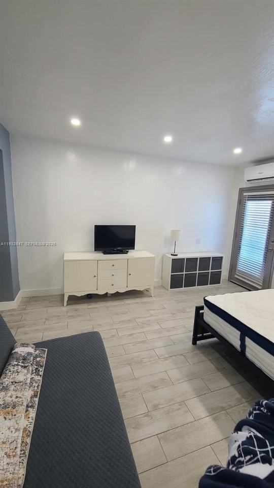 761 Euclid Ave #7 - Photo 5 of 11