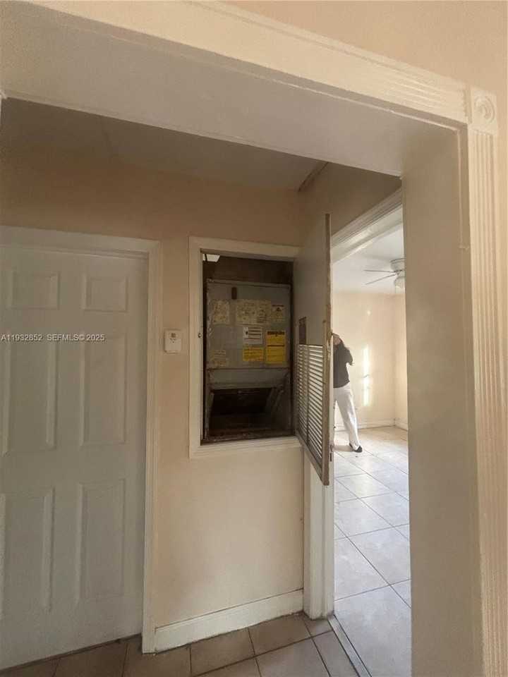 1087 Nw 51st St #1089 - Photo 4 of 12