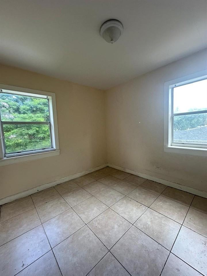 1087 Nw 51st St #1089 - Photo 7 of 12