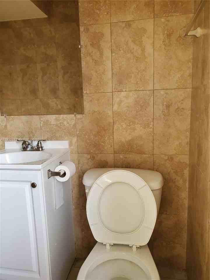 1449 Ne 131st St #1449 - Photo 7 of 12