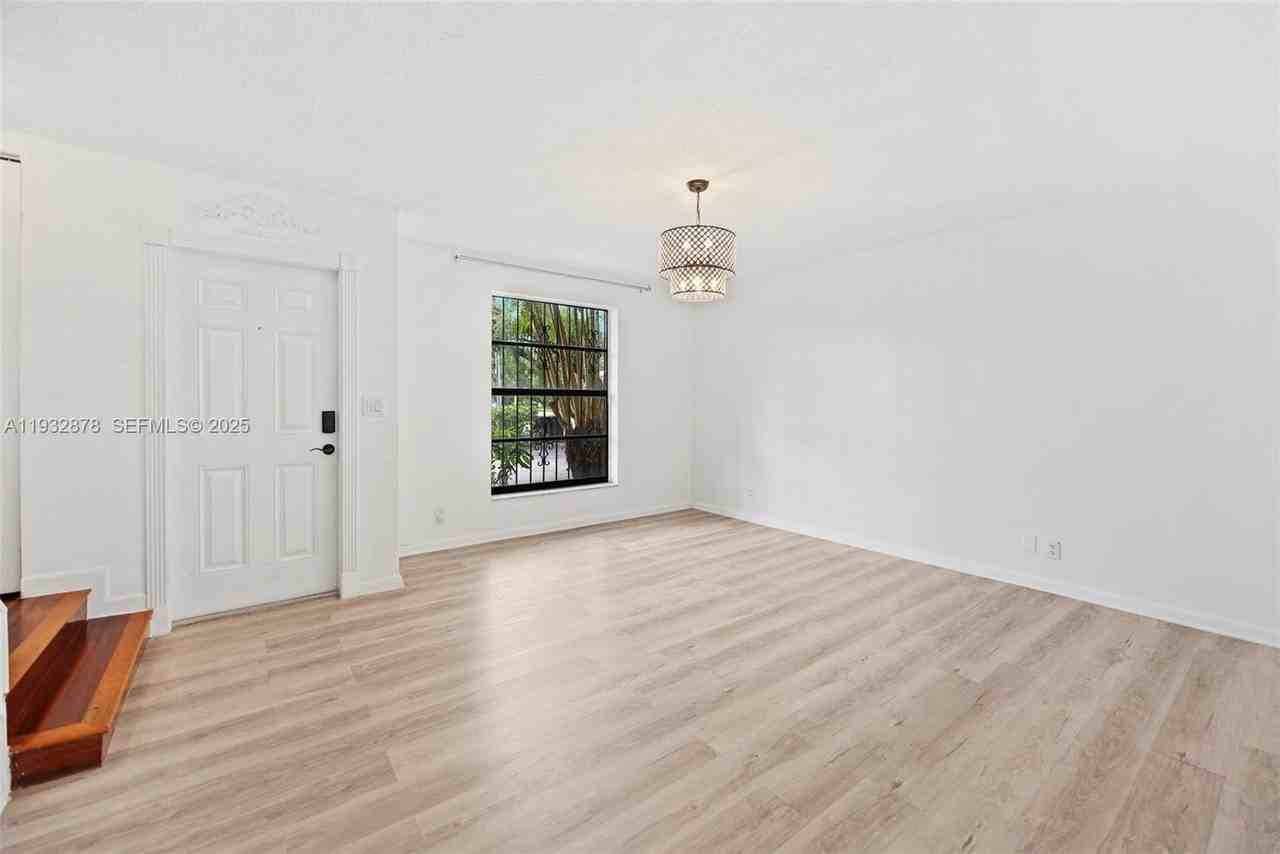 16681 Ne 35th Ave #3 - Photo 3 of 25