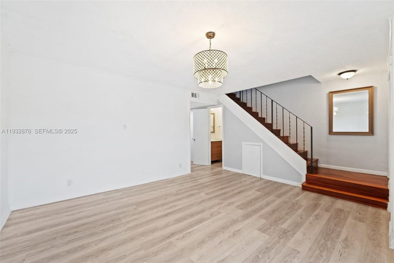 16681 Ne 35th Ave #3 - Photo 4 of 25