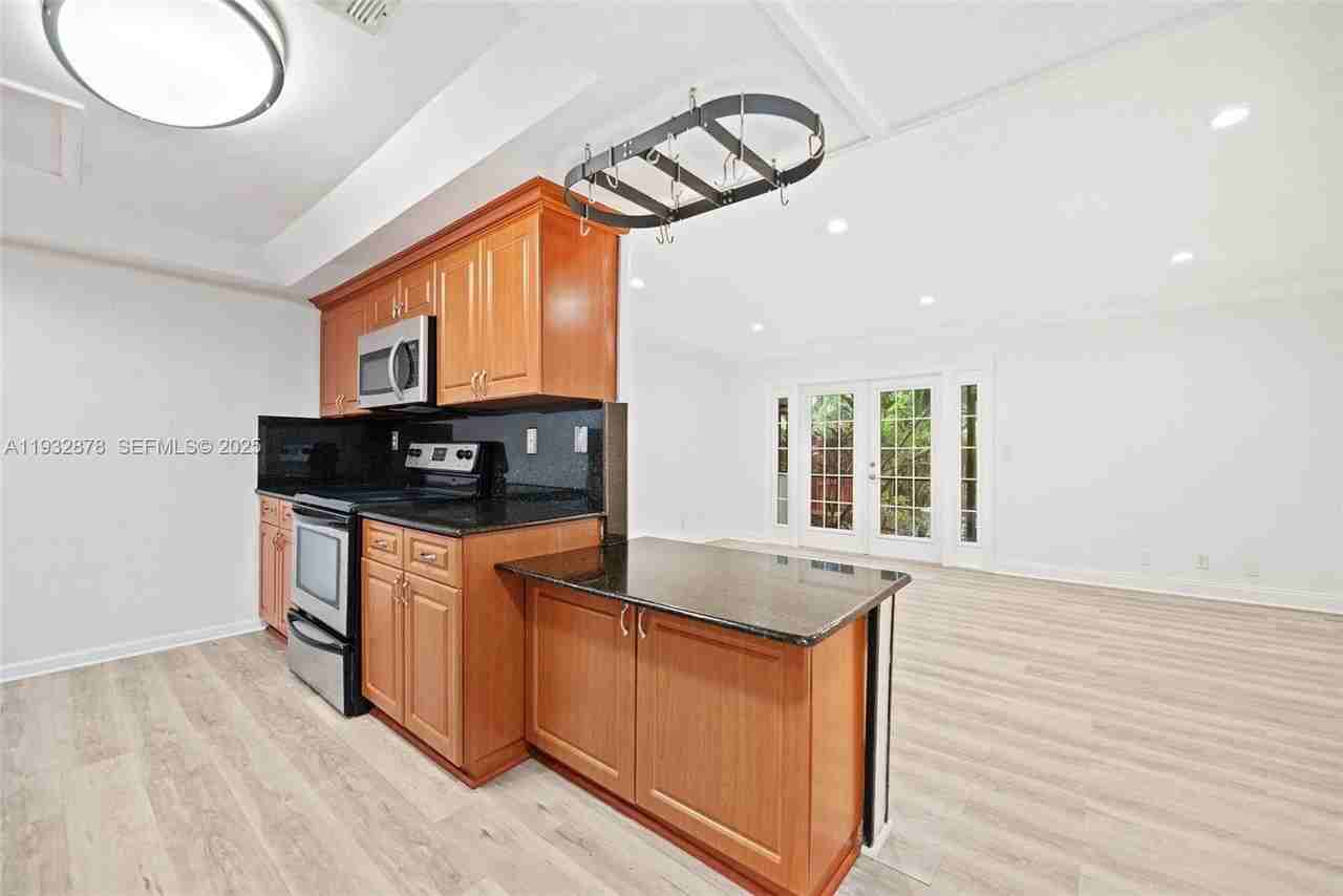 16681 Ne 35th Ave #3 - Photo 5 of 25