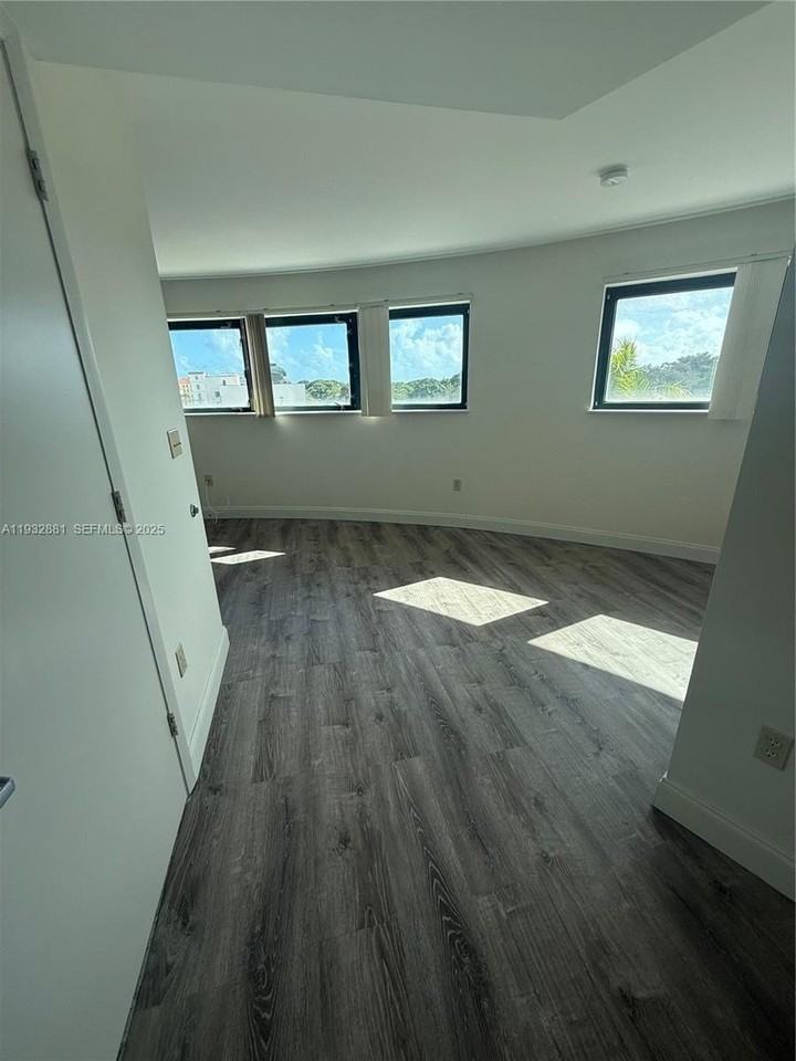 5725 Sunset Dr #5725 - Photo 2 of 5