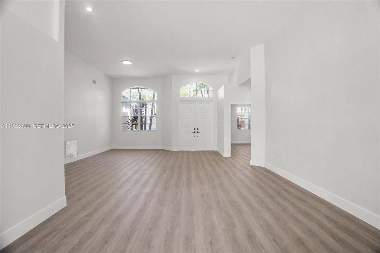 2611 Oakbrook Ln #2611 - Photo 4 of 17