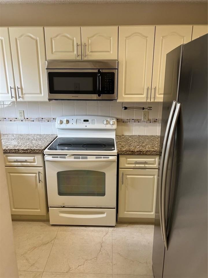 330 Nw 114th Ave #7-105 - Photo 2 of 11