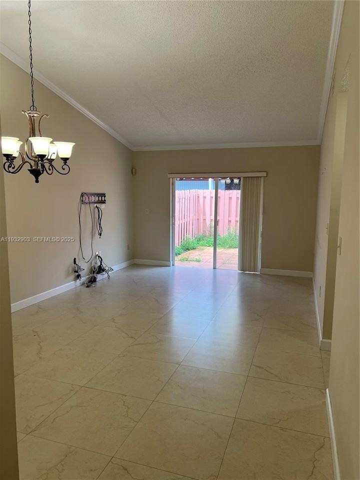 330 Nw 114th Ave #7-105 - Photo 3 of 11