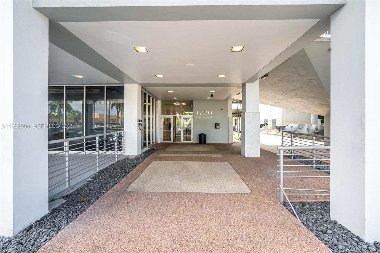 1720 Harrison St #10G - Photo 2 of 19