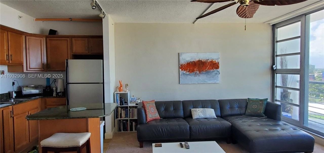 1720 Harrison St #10G - Photo 4 of 19