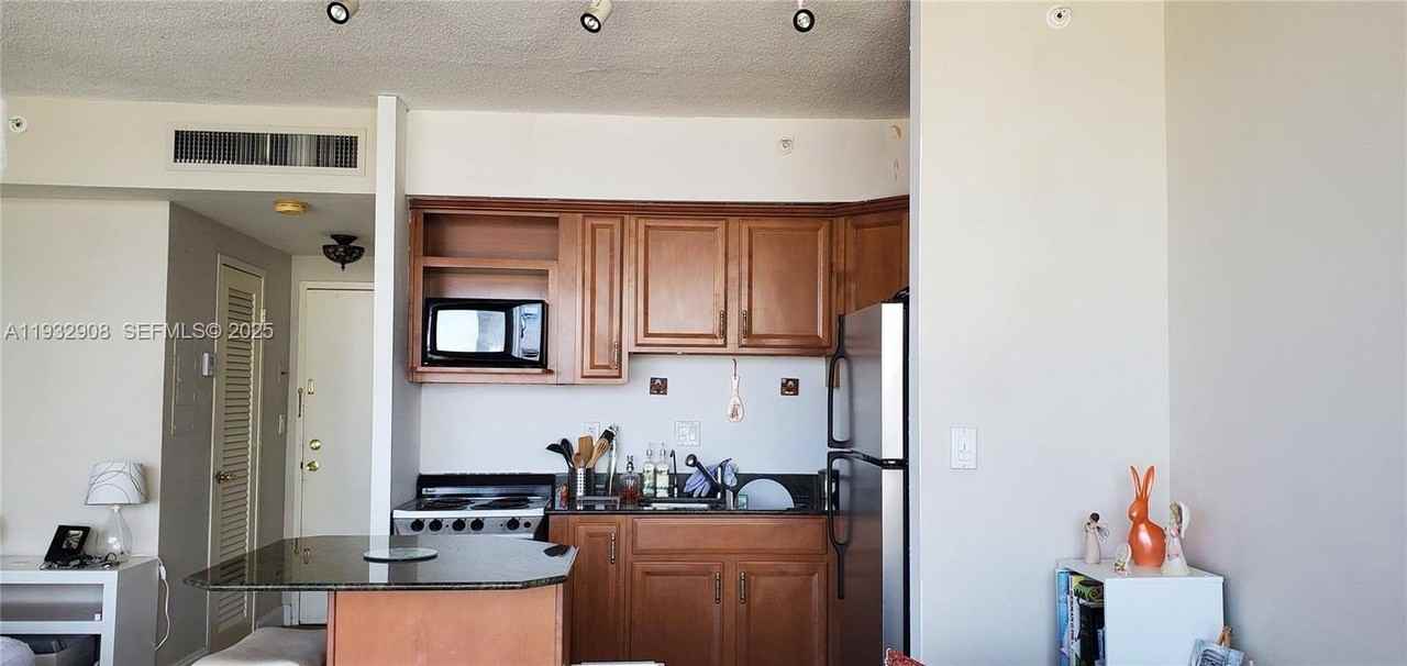 1720 Harrison St #10G - Photo 6 of 19