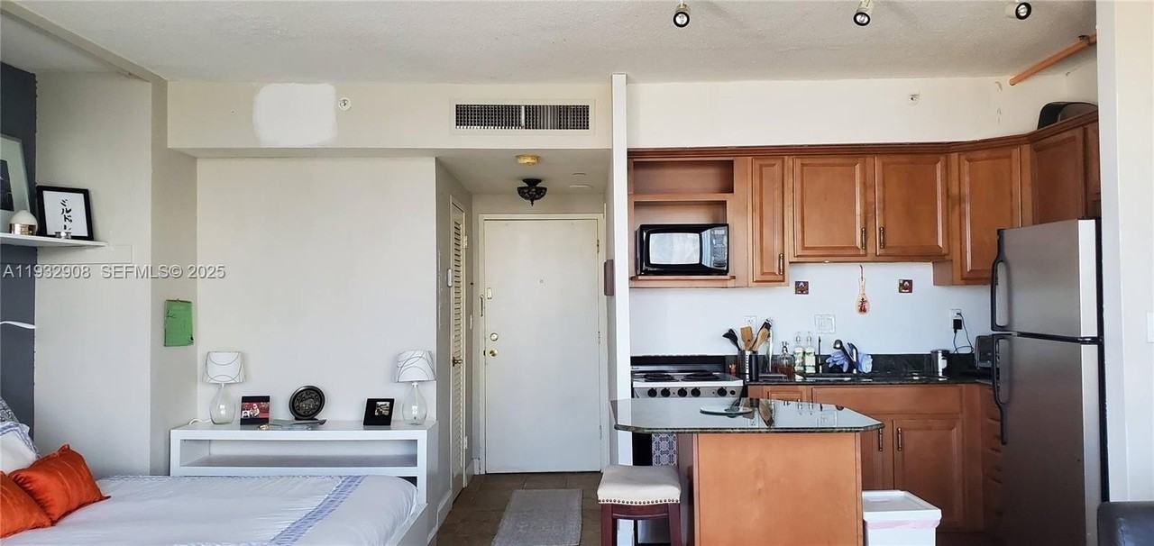 1720 Harrison St #10G - Photo 7 of 19