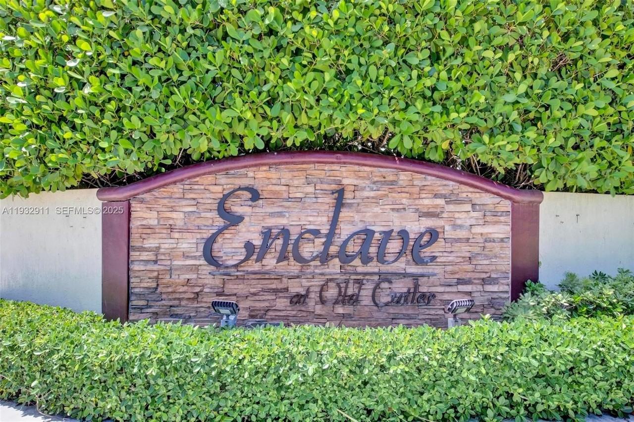 10333 Sw 232nd St - Photo 2 of 41