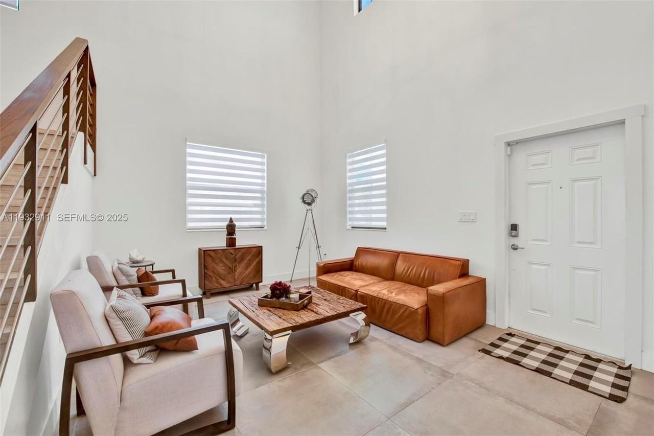 10333 Sw 232nd St - Photo 5 of 41