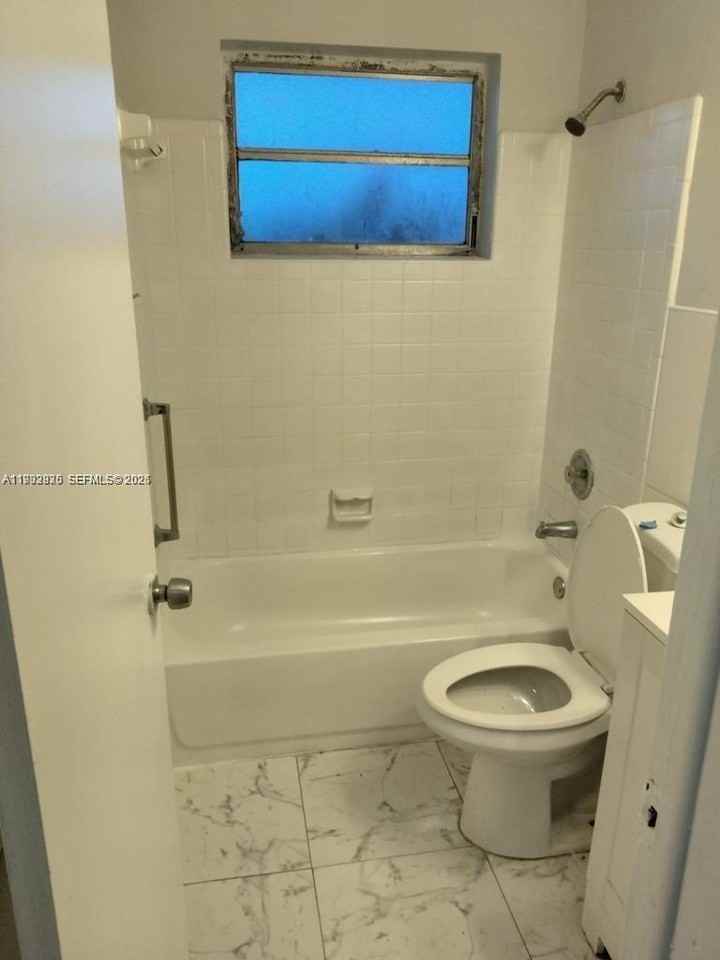 826 Sw 5th Ct #1 - Photo 4 of 5