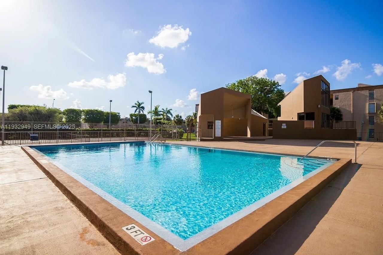 706 Nw 87th Ave #312 - Photo 2 of 25