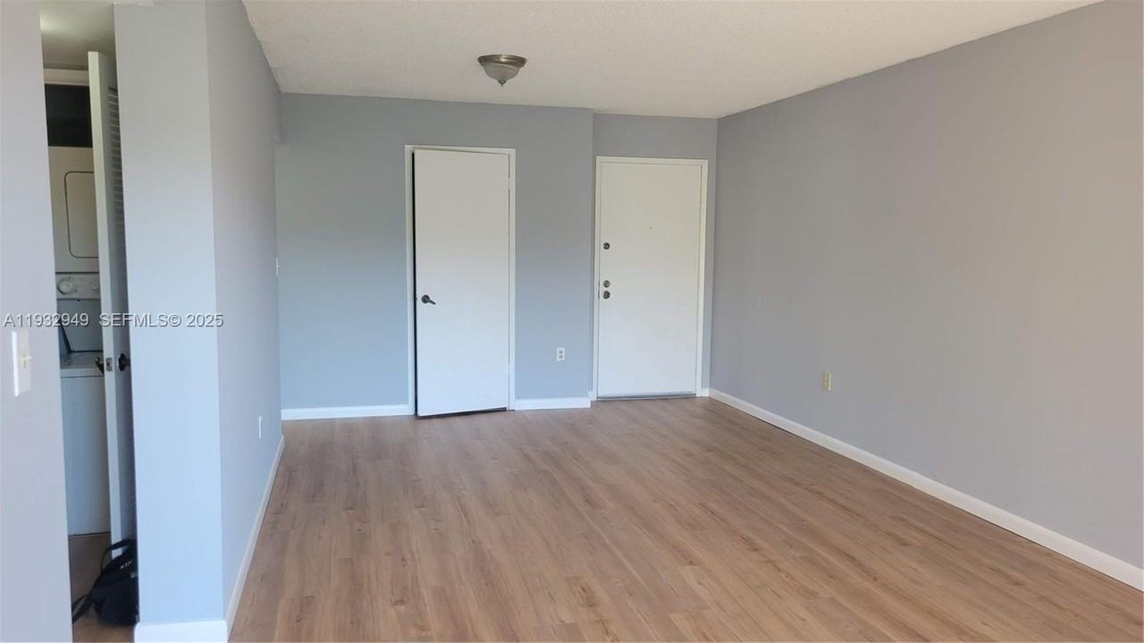 706 Nw 87th Ave #312 - Photo 4 of 25