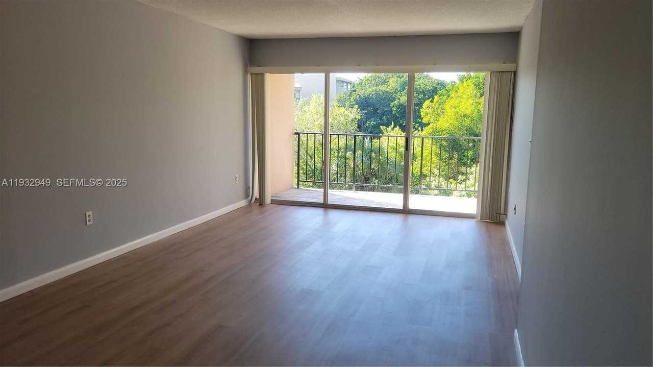 706 Nw 87th Ave #312 - Photo 6 of 25