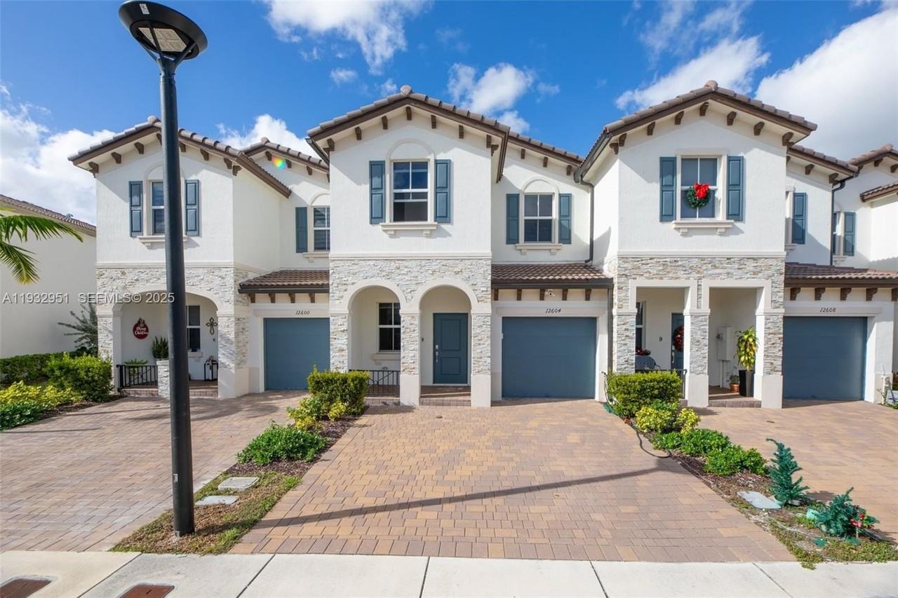 12604 Nw 23rd Pl #0 - Photo 2 of 38