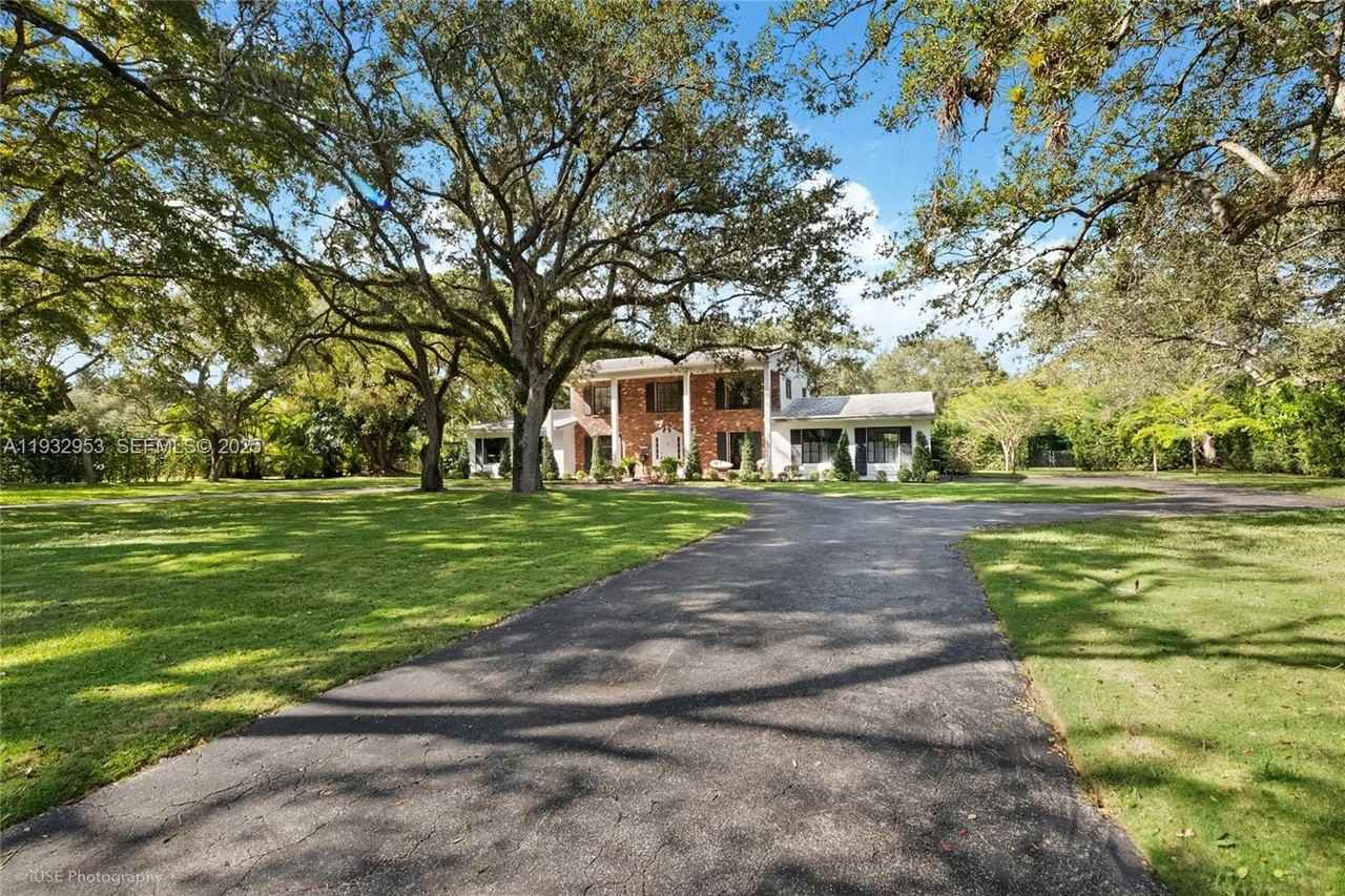 10700 Old Cutler Rd - Photo 2 of 24