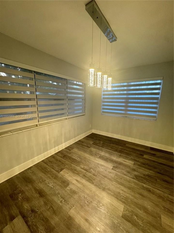 1020 N 74th Ter - Photo 6 of 22