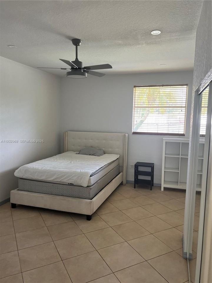 15900 Sw 54th Pl #1 - Photo 6 of 8