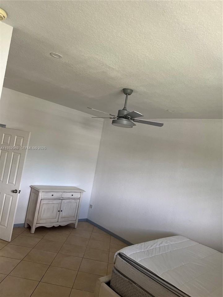 15900 Sw 54th Pl #1 - Photo 7 of 8