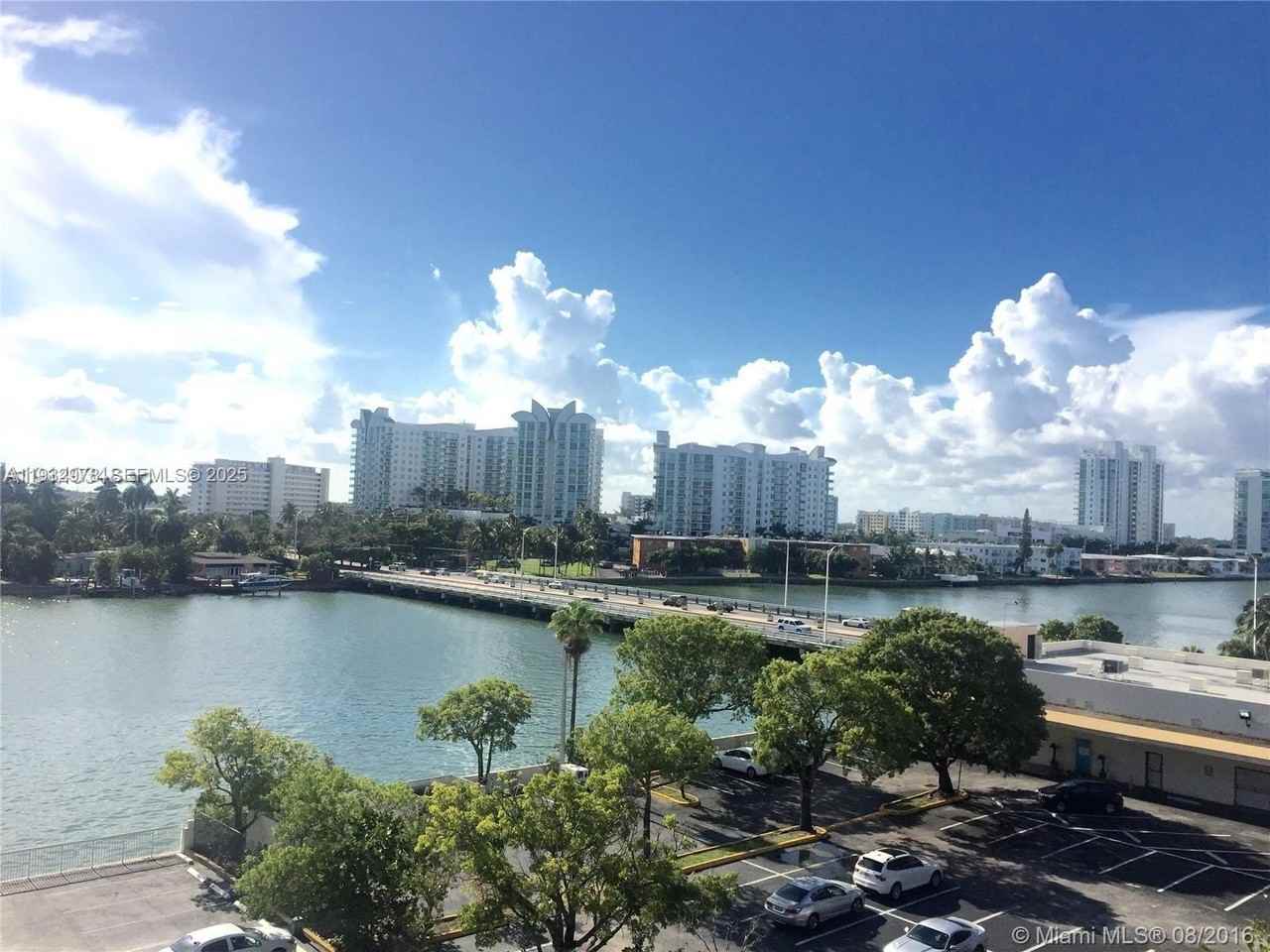 1455 N Treasure Dr #4L - Photo 3 of 16