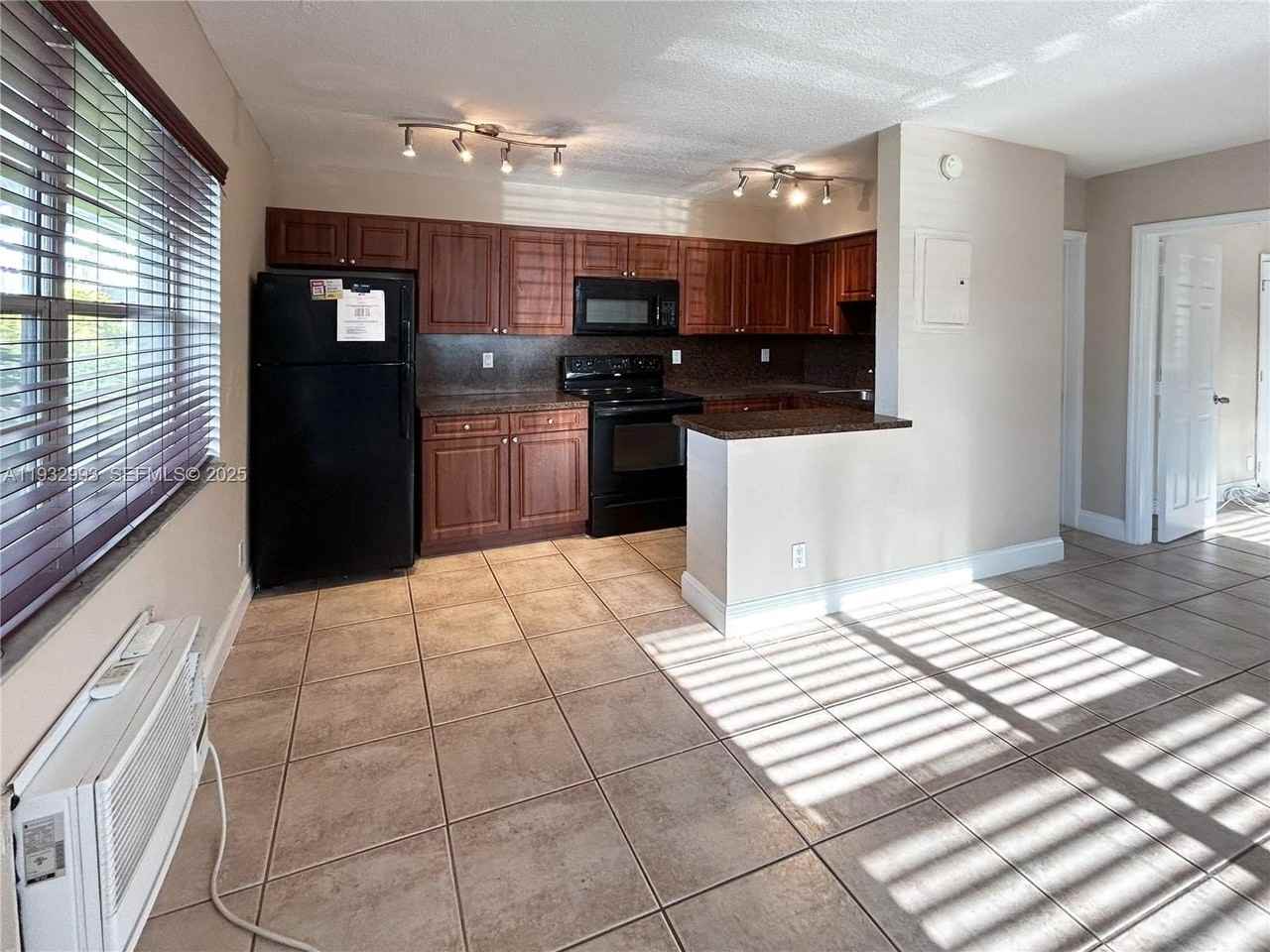 715 Ne 6th St #1 - Photo 2 of 9