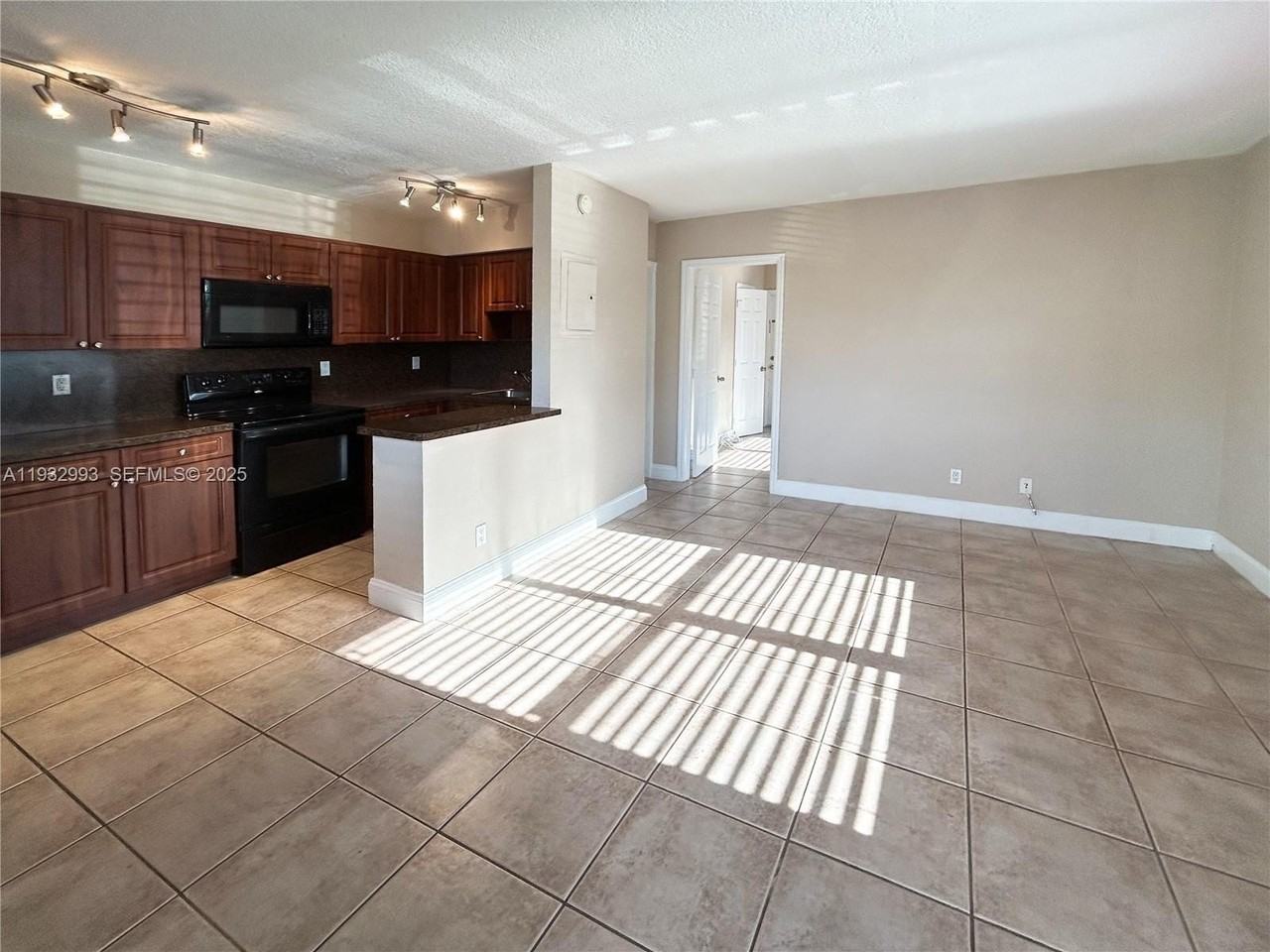 715 Ne 6th St #1 - Photo 3 of 9