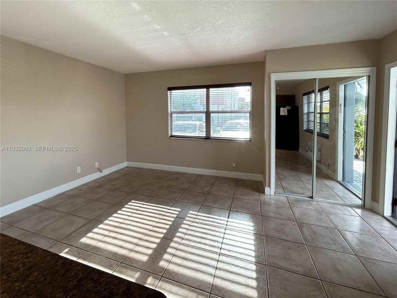 715 Ne 6th St #1 - Photo 4 of 9